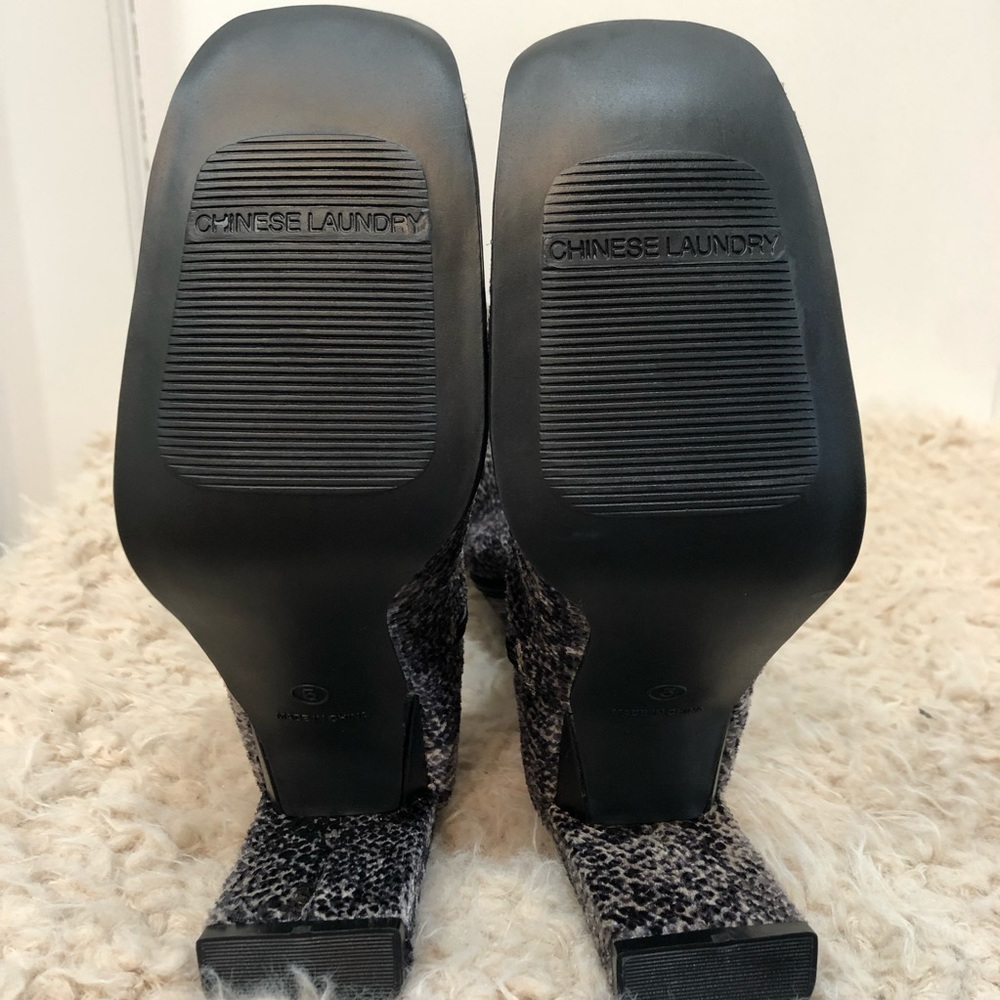 NWT Chinese Laundry Faux Snakeskin Pattern Boots - Picture 5 of 6